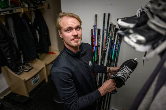 Rögles assisterande tränare i U16 Jakob Bondesson