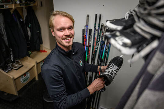 Rögles assisterande tränare i U16 Jakob Bondesson