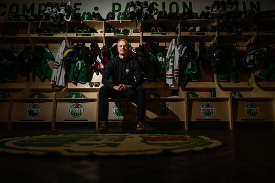 Rögles assisterande tränare i U16 Jakob Bondesson