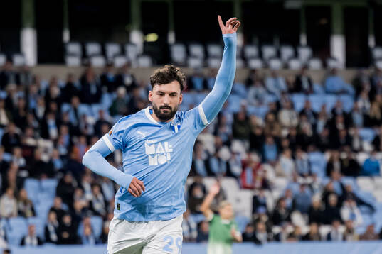 Sead Haksabanovic of Malmö FF reacts