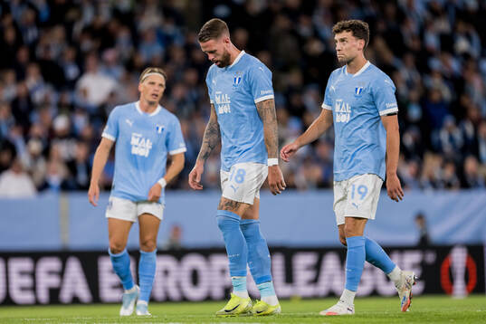 Pontus Jansson and Colin Rösler of Malmö FF look dejected