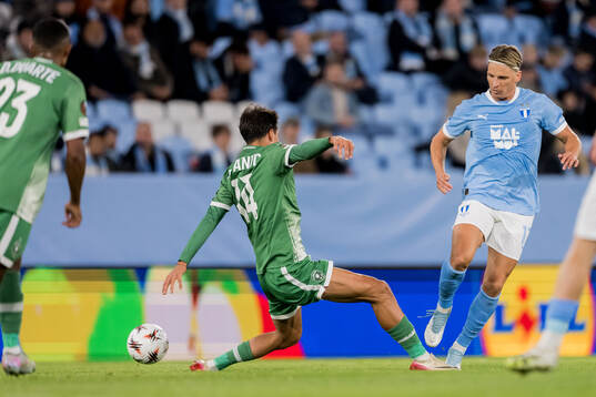 Petar Stanic of Ludogorets and Jens Stryger Larsen of