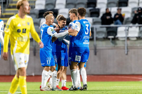 Oddevolds Emir Derviskadic har gjort 1-1 och jublar