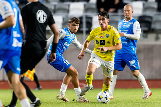 Oddevolds Emir Derviskadic och Falkenbergs Oskar Lindberg
