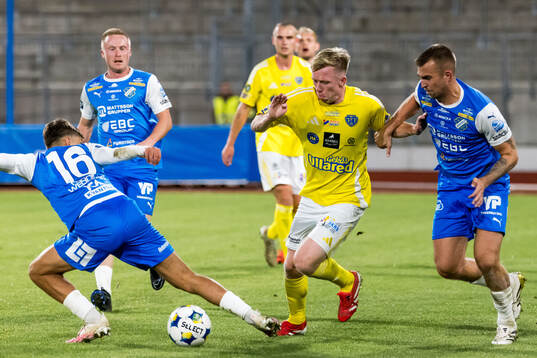 Falkenbergs Lucas Sibelius mot Oddevolds Emir Derviskadic