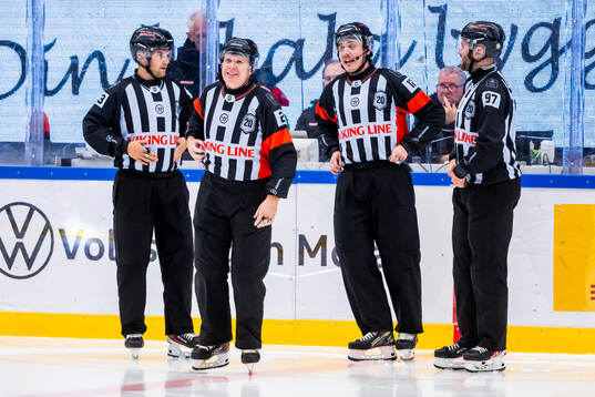 Linjedomare Samuel Nordqvist och Domare Anders Sandahl och