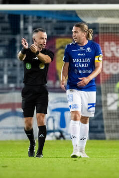 Domare Jasmin Svraka och Trelleborgs Charlie Weberg