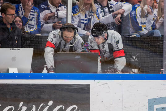Domare Oscar Niklasson och Domare Linus Öhlund