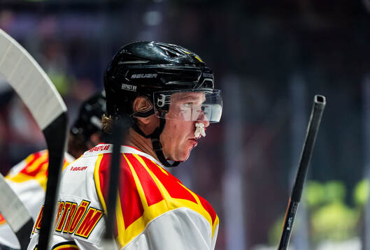 Brynäs Nicklas Bäckström blöder näsblod