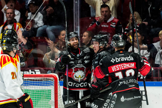 Malmö Redhawks Topi Niemelä jublar