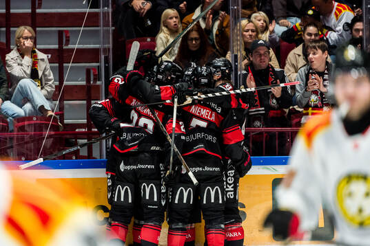 Malmö Redhawks Petter Vesterheim jublar