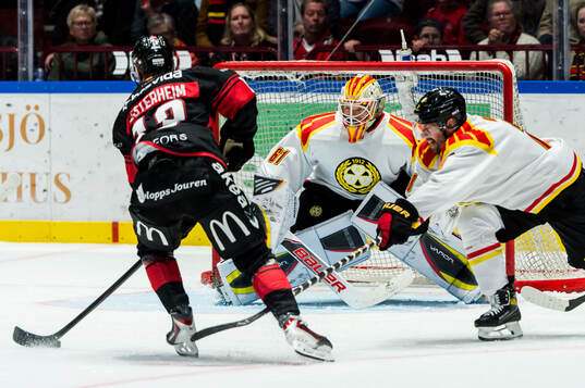 Malmö Redhawks Petter Vesterheim på väg att höra 4-2