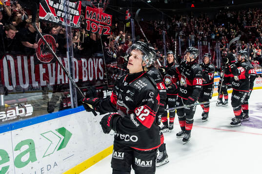 Malmö Redhawks Joona Ikonen jublar