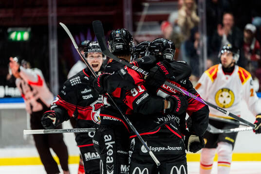 Malmö Redhawks Axel Sundberg jublar