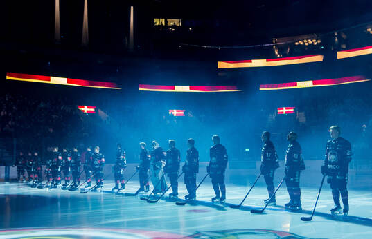 Malmö Redhawks spelare ställer upp i Malmö Arena