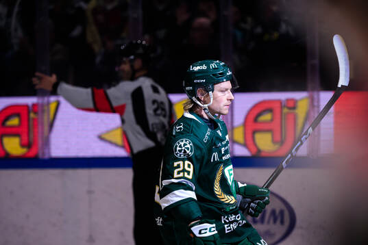 Färjestads Oskar Steen jublar