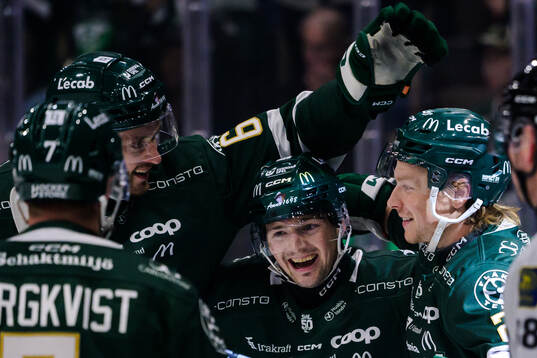 Färjestads Oskar Steen jublar