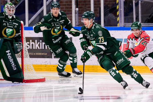 Färjestads Adam Ollas Mattsson och Frölundas Jere Innala