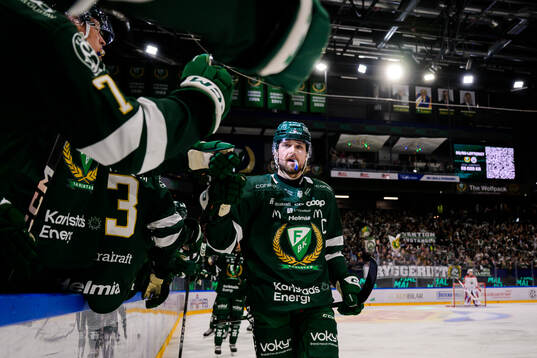 Färjestads Linus Johansson jublar