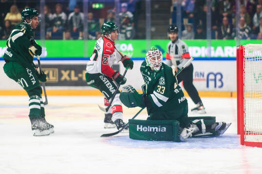 Färjestads målvakt Emil Larmi
