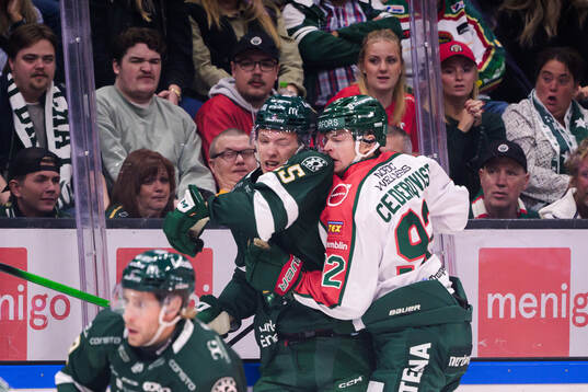 Färjestads Jack Berglund och Frölundas Filip Cederqvist