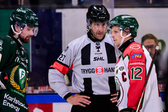 Färjestads Linus Johansson och Frölundas Max Friberg i