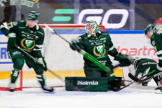 Färjestads målvakt Emil Larmi