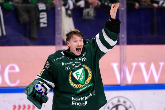 Färjestads målvakt Emil Larmi
