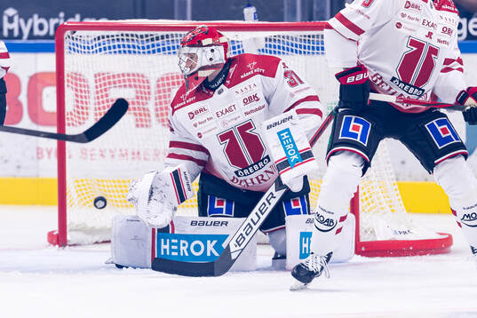 Örebros målvakt Jonas Arntzen deppar när Växjö gör