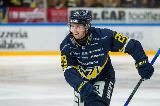 HV71s Justin Glenn Kloos jublar