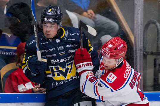 HV71s Hugo Fransson och Timrås Eddie Genborg