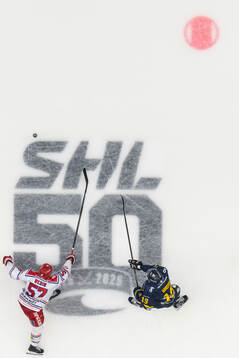 Timrås Anton Wedin och HV71s Niklas Hansson