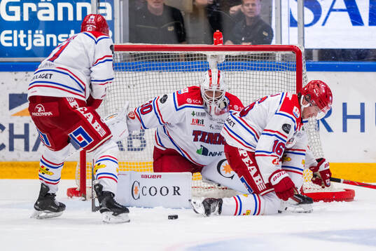 Timrås målvakt Jacob Johansson och Lukas Pilö