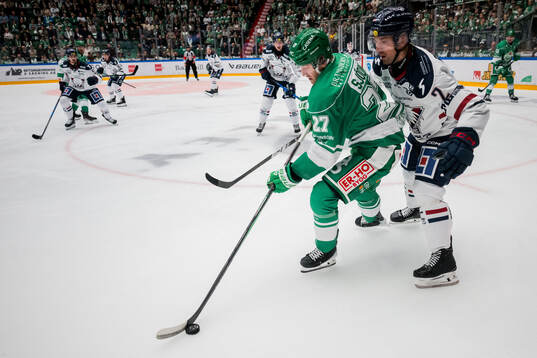Rögles Linus Sjödin och Linköpings Rasmus Rissanen