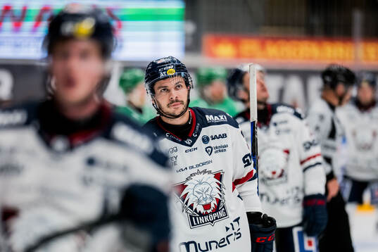 Linköpings Ty Rattie deppar