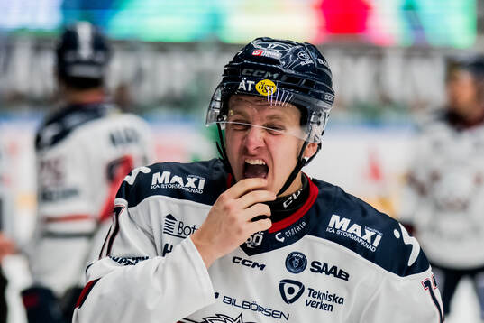 Linköpings Felix Öhrqvist har ont