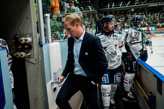 Linköpings tränare Mikael Håkanson deppar