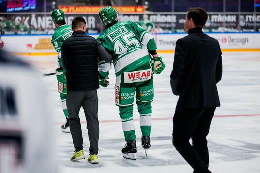 Rögles Gregor Biber lämnar isen