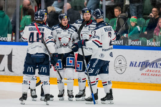 Linköpings Markus Ljungh jublar med lagkamrater