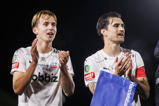 Helsingborgs Lukas Kjellnäs och Jon Birkfeldt jublar