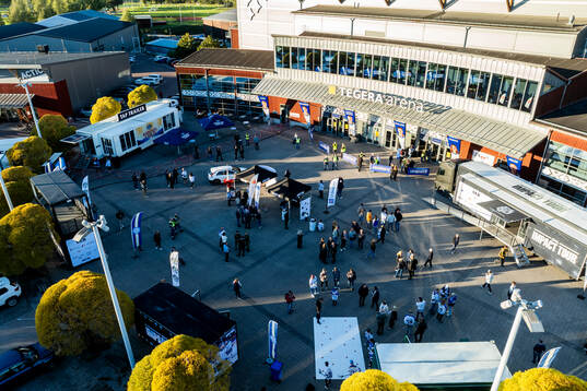 Arena torget framför Tegera Arena Impact Week innan