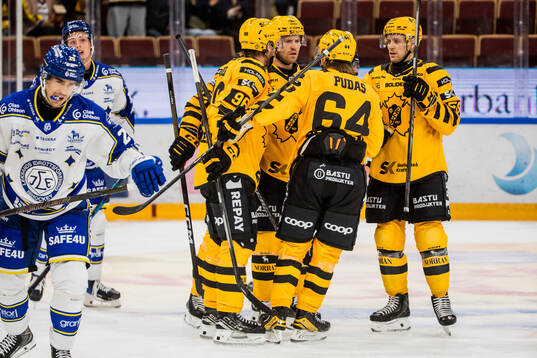 Skellefteås Oscar Lindberg jublar