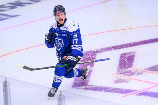 Karlskogas Åke Stakkestad jublar