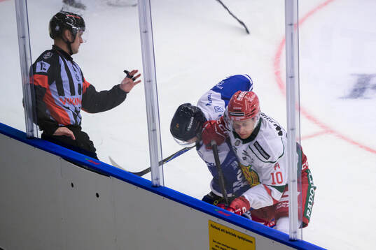 Domare Robin Forslund och Moras Karl Smedberg