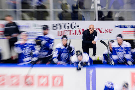 Karlskogas tränare Dennis Hall