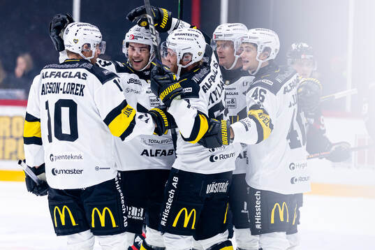 Västerås spelare jublar