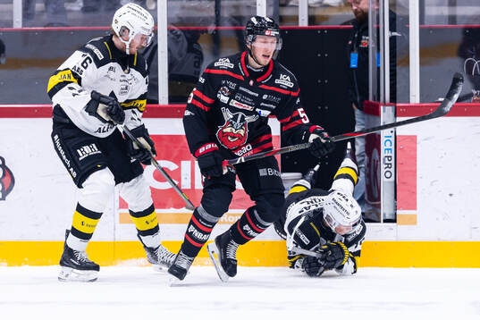Västerås Victor Pantzare och Nybros Fredrik Granberg när