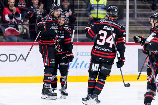 Nybros Jesper Mångs och Nybros Juho Liuksiala jublar