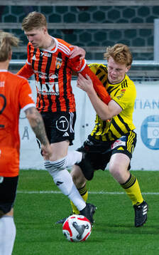 IFK Hässleholms Sam Hegdal i matchen i division 2 mellan