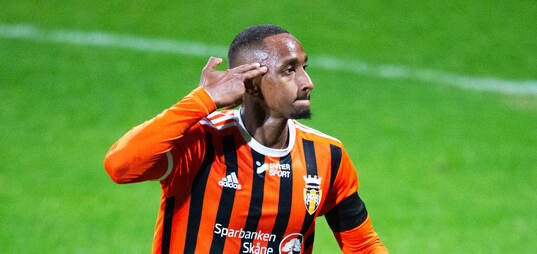 Kristianstads 3-målsskytt Omar Dampha i matchen i division